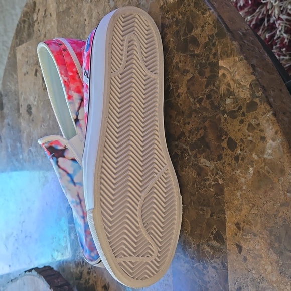 Cherry blossom Nike slip on - Picture 4 of 4